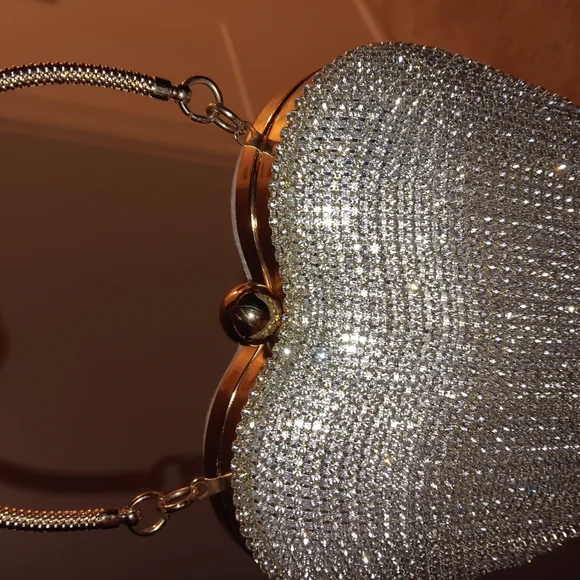 Women Heart Shape Crystal Tassel Bag - Picture 3 of 9